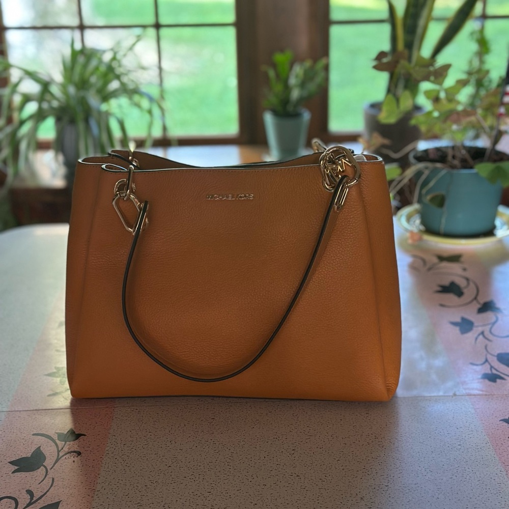 Michael Kors Tan Shoulder Bag with Structured Design